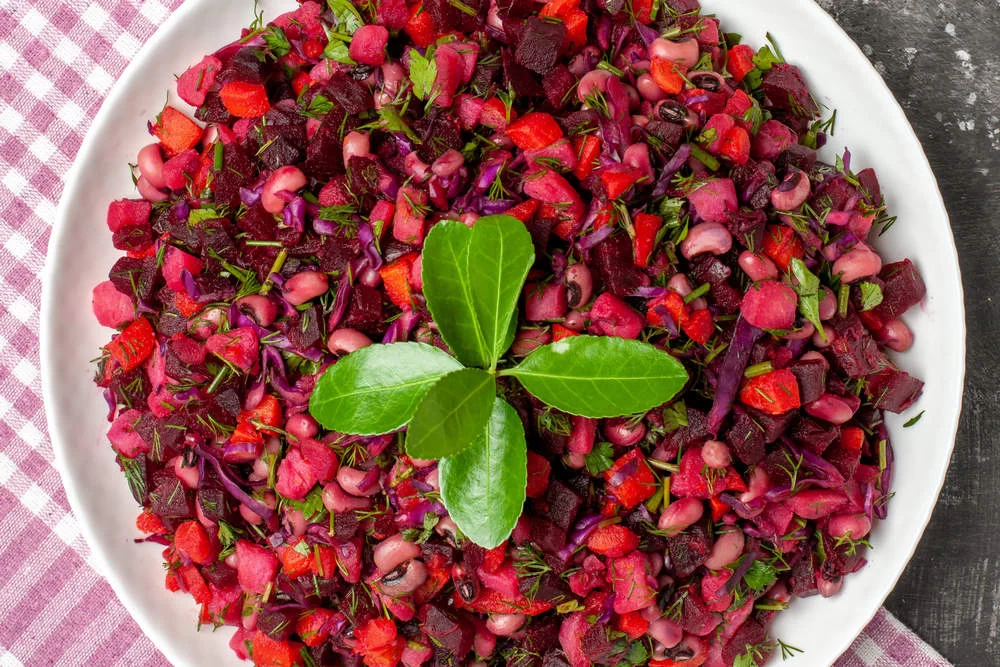 Винегрет при диабете 2 типа: классический салат под метаболическим микроскопом